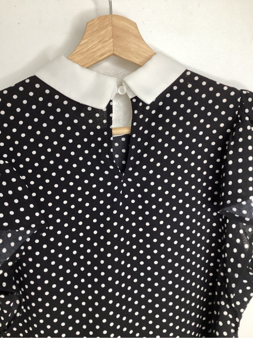 NWOT Black Polka Dot Ruffle Sleeve Blouse with White Peter Pan Collar L - Picture 8 of 10